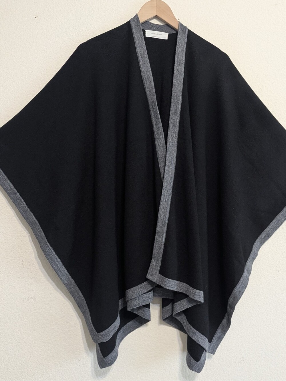 Mersea Charleston Travel Wrap Poncho Sweater Shawl Black resort 47" wide x 30"